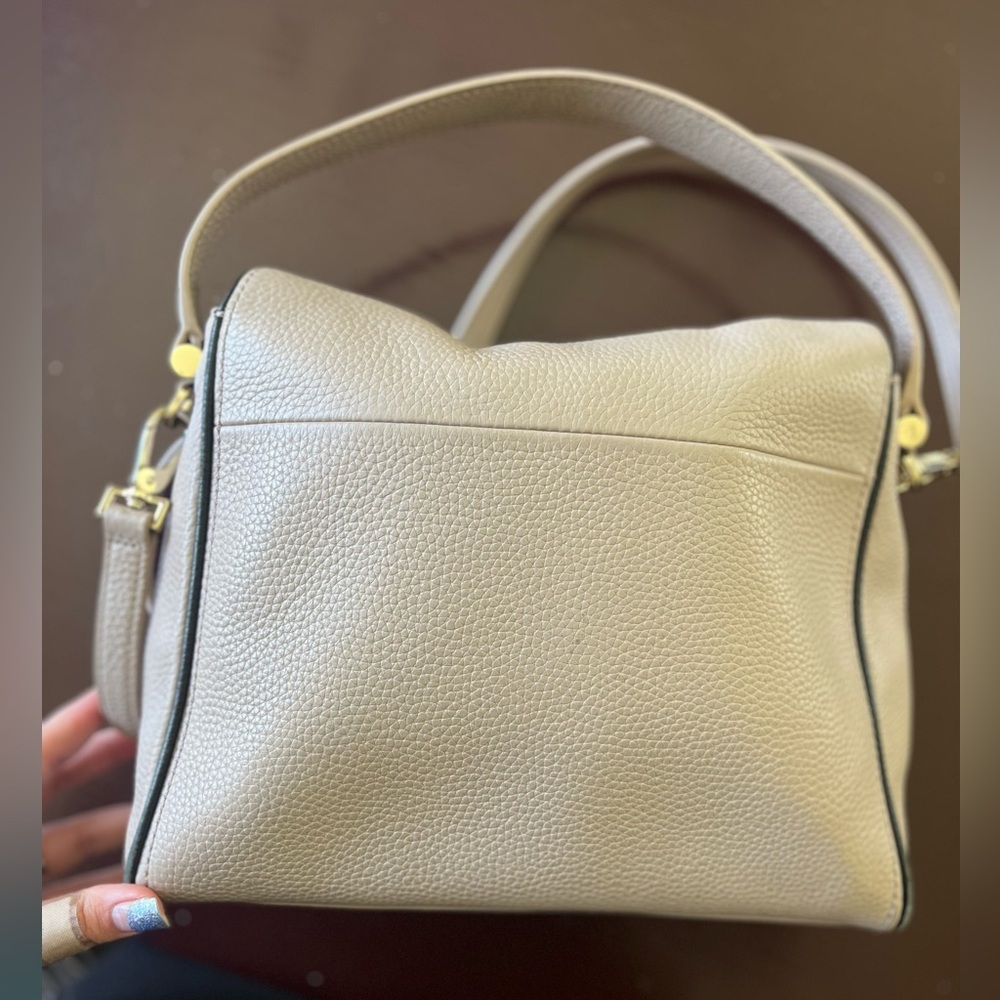Kate Spade Cream Crossbody Bag with Structured Design - Picture 4 of 10